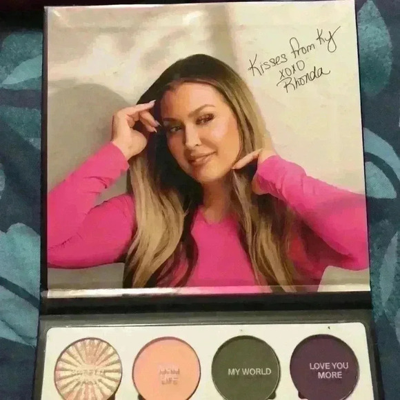 OFRA COSMETICS
Mini Mix Face Palette in Unconditional - Picture 8 of 9